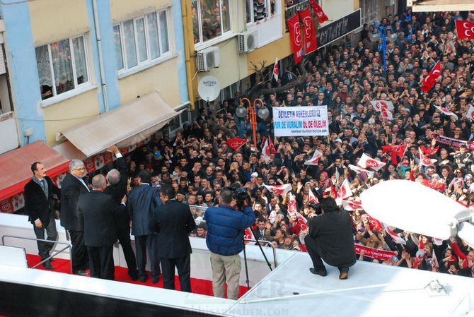 MHP LİDERi DEVLET BAHÇELİ AKHİSARLILAR İLE BULUŞTU